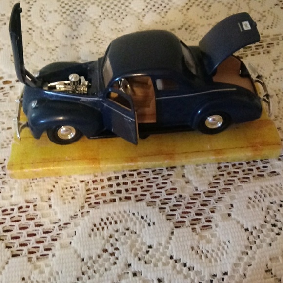 Ford Deluxe Collector Car - Picture 4 of 4